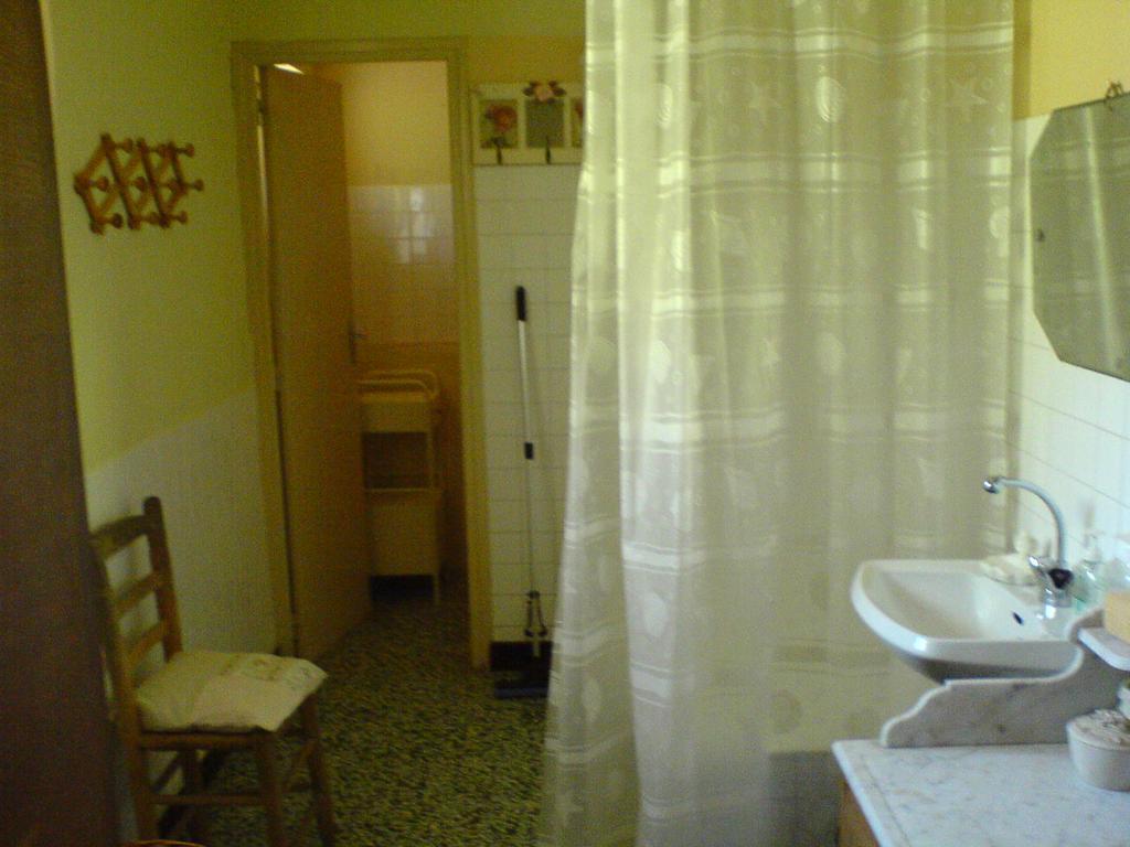 Les Champys Vendégház Saint-Péreuse Kültér fotó